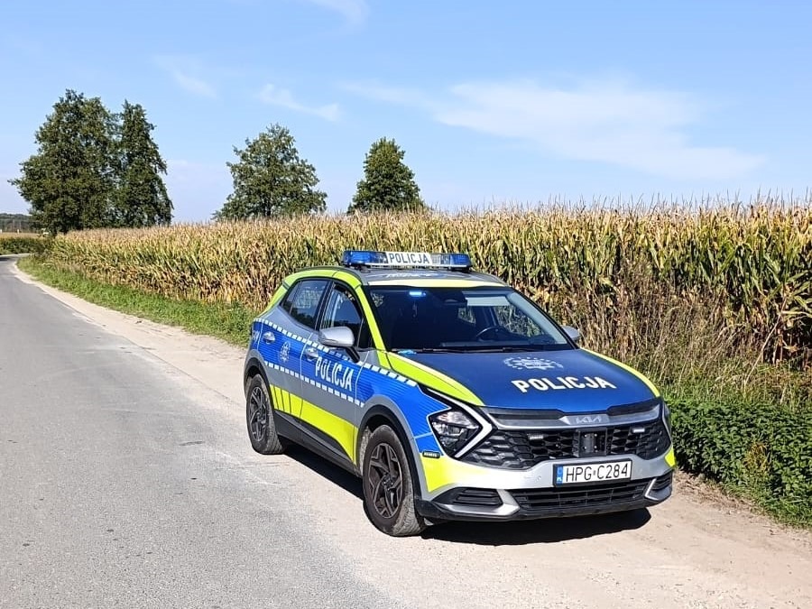 Przeciszów: mężczyzna z raną postrzałową głowy znaleziony martwy przy samochodzie