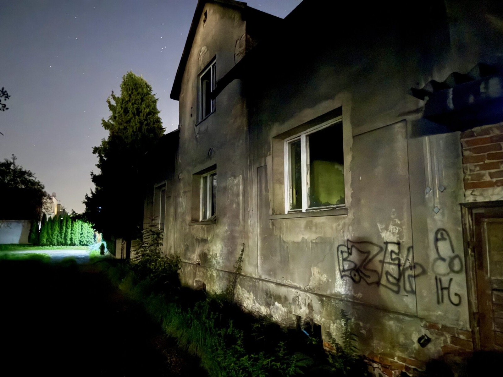 Zwłoki w pustostanie w Oświęcimiu. Biegli potwierdzili tożsamość zaginionego 40-latka z Brzezinki