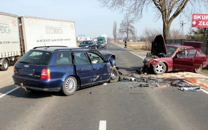 OŚWIĘCIM. Czołowe zderzenie dwóch samochodów