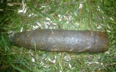 PRZECISZÓW. W rowie znaleźli pocisk artyleryjski