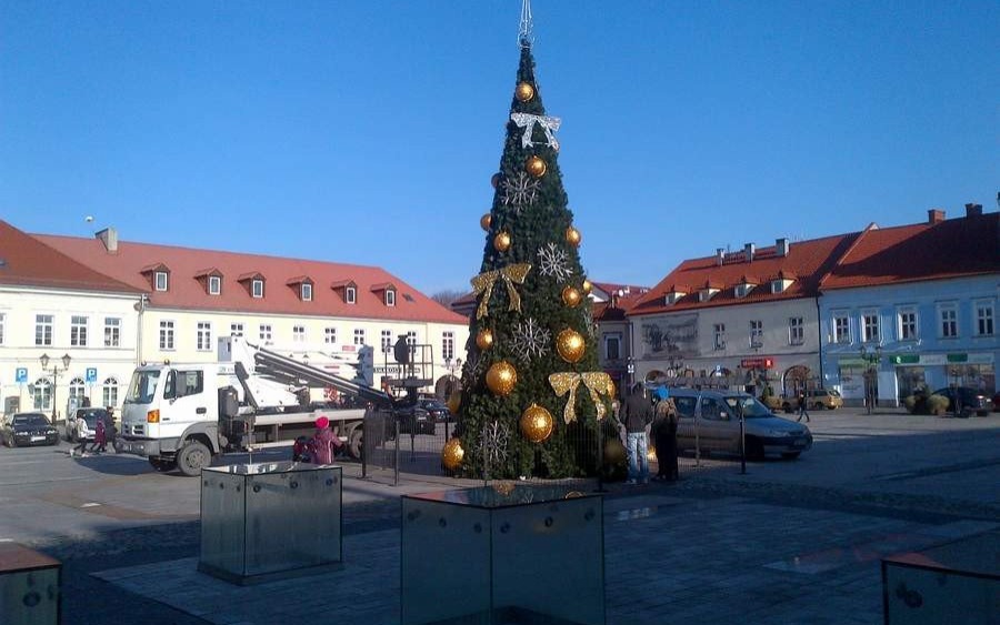 OŚWIĘCIM. Na Rynku Głównym stoi już choinka