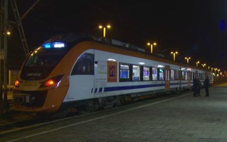 VIDEO-POWIAT. Pociągiem do Krakowa, pasażerów sporo