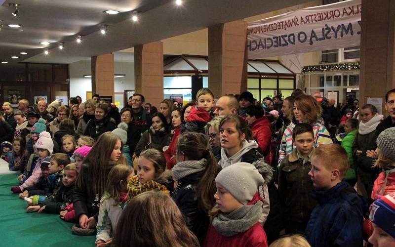 VIDEO-OŚWIĘCIM. Oświęcimianie wrzucili do puszek WOSP ponad 92 tys. zł