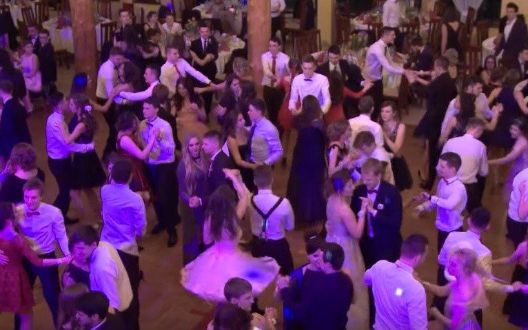 VIDEO-POWIAT. Studniówka 2017 uczniów PZ nr 1 i PZ nr 2