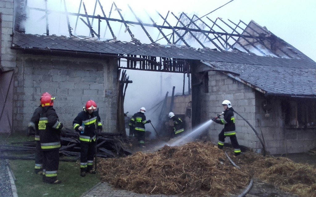 ZATOR. 7 godzin trwał pożar budynku gospodarczego