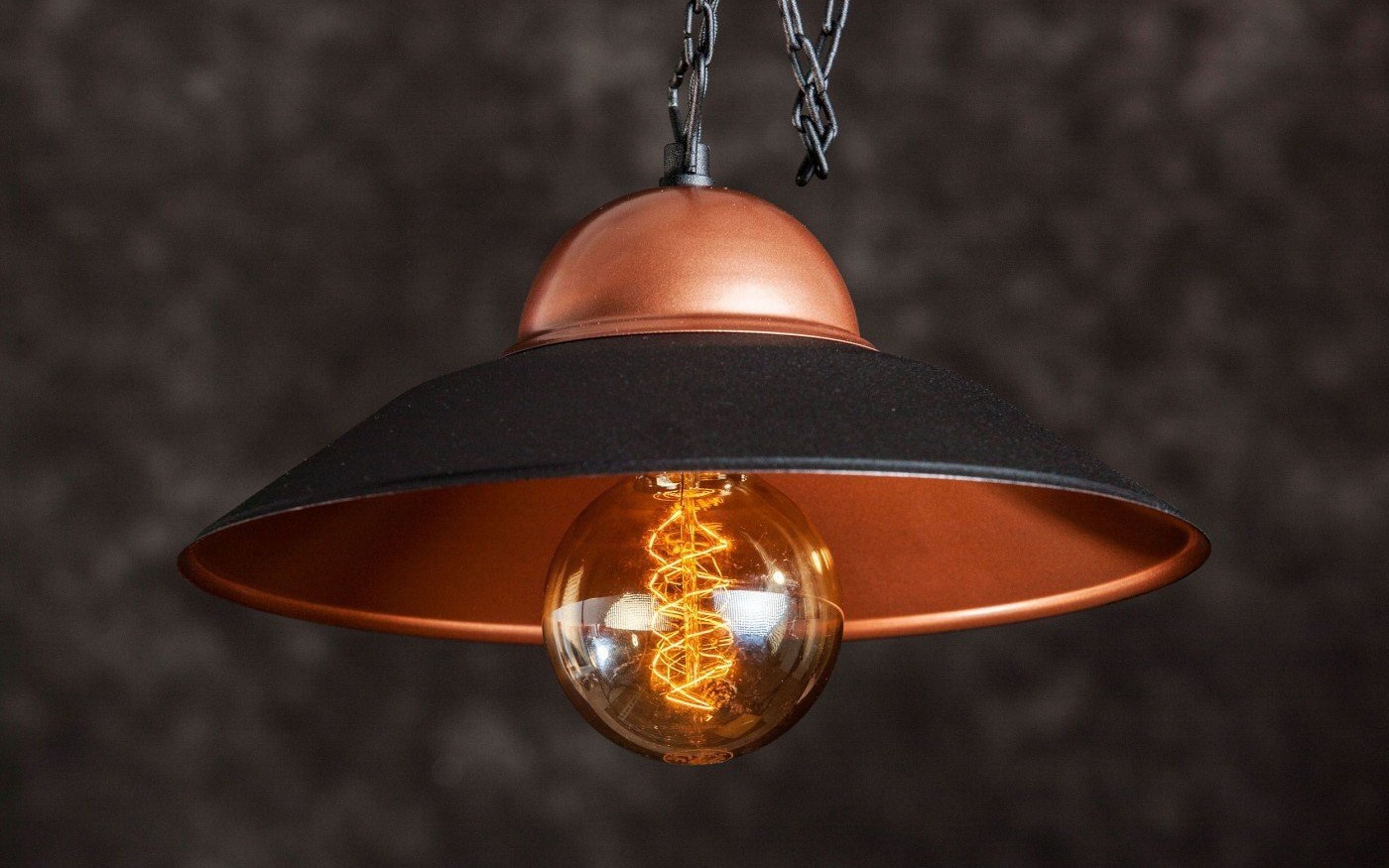 Lampy industrialne, betonowe, prowansalskie i pająki-kolekcja 2017