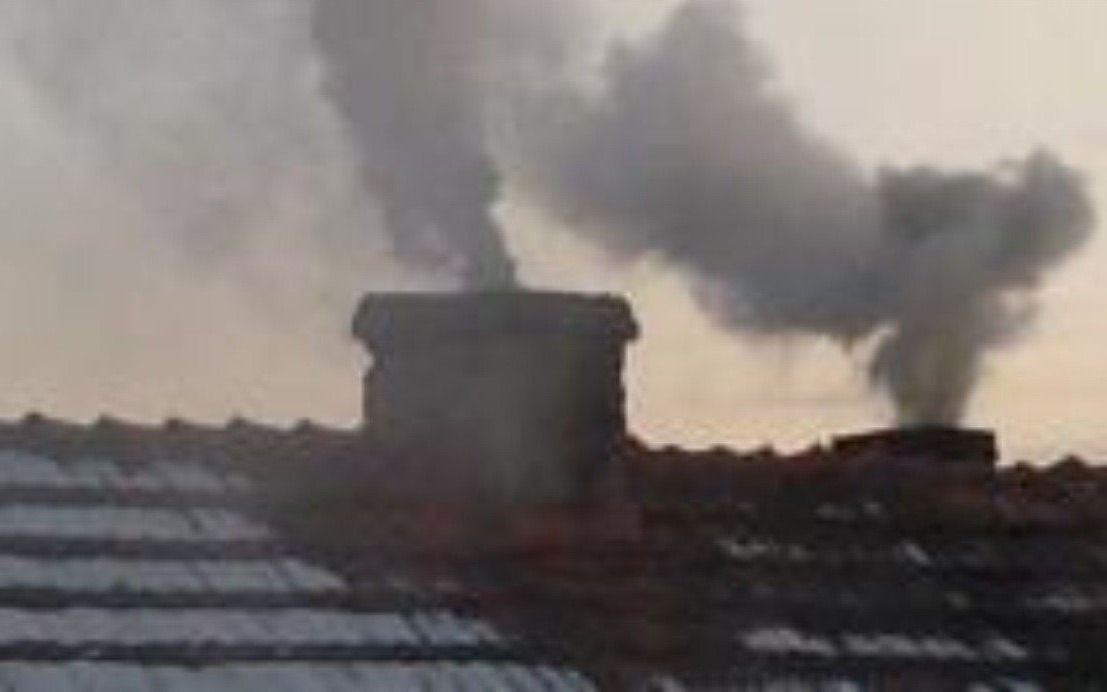 KĘTY. Mieszkaniec uniemożliwił kontrolę pieca – zamiast mandatu sprawa karna