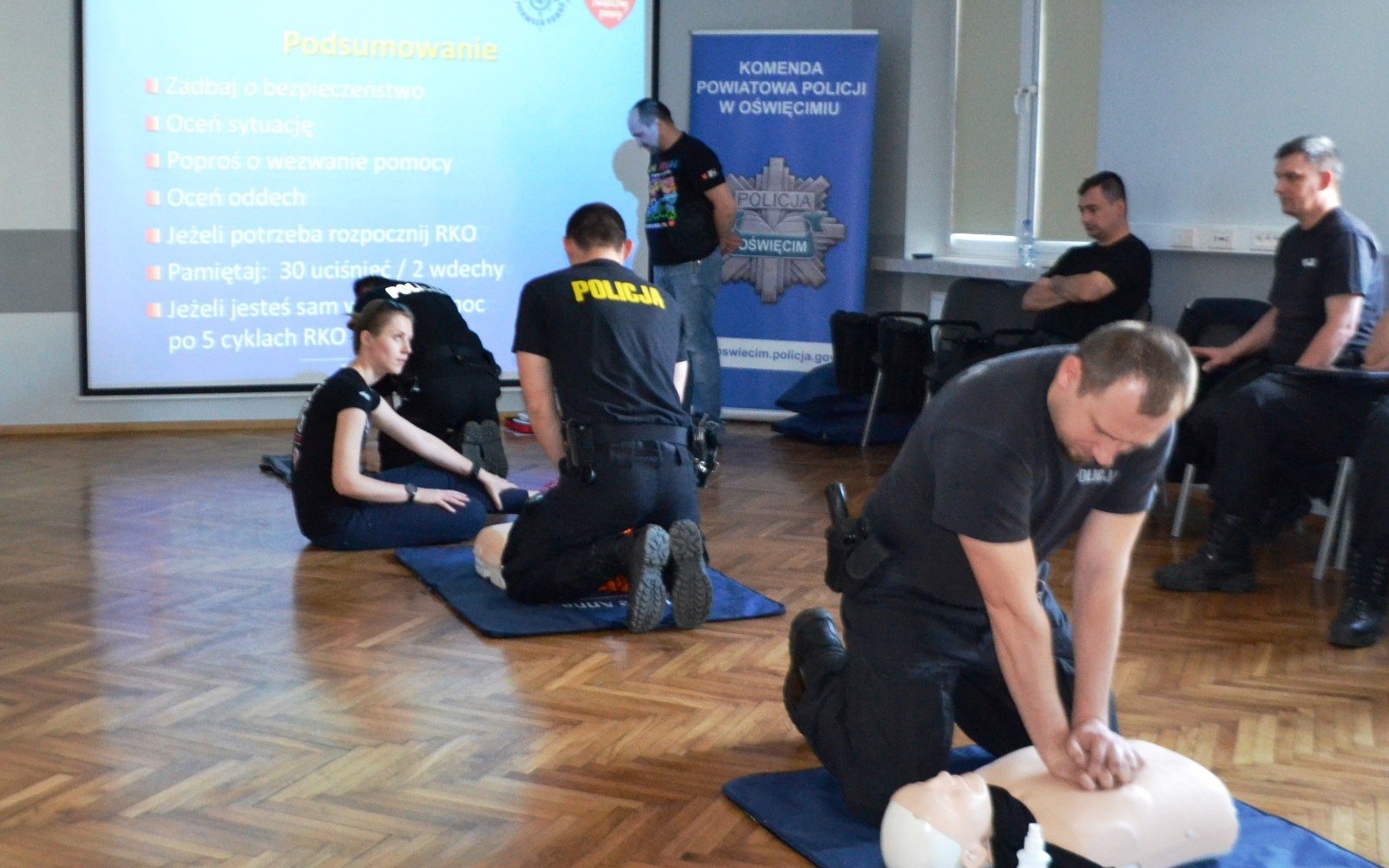 OŚWIĘCIM. Policjanci doskonalili umiejętności w zakresie udzielania pierwszej pomocy