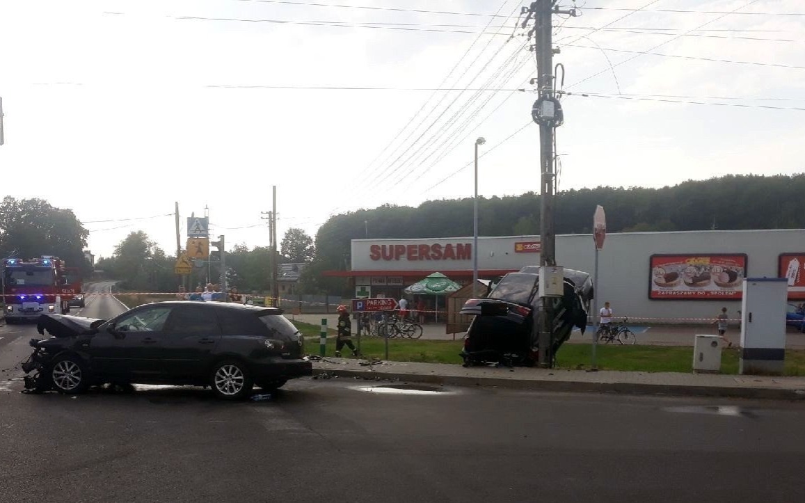 ZASOLE. Groźny wypadek BMW i Mazdy