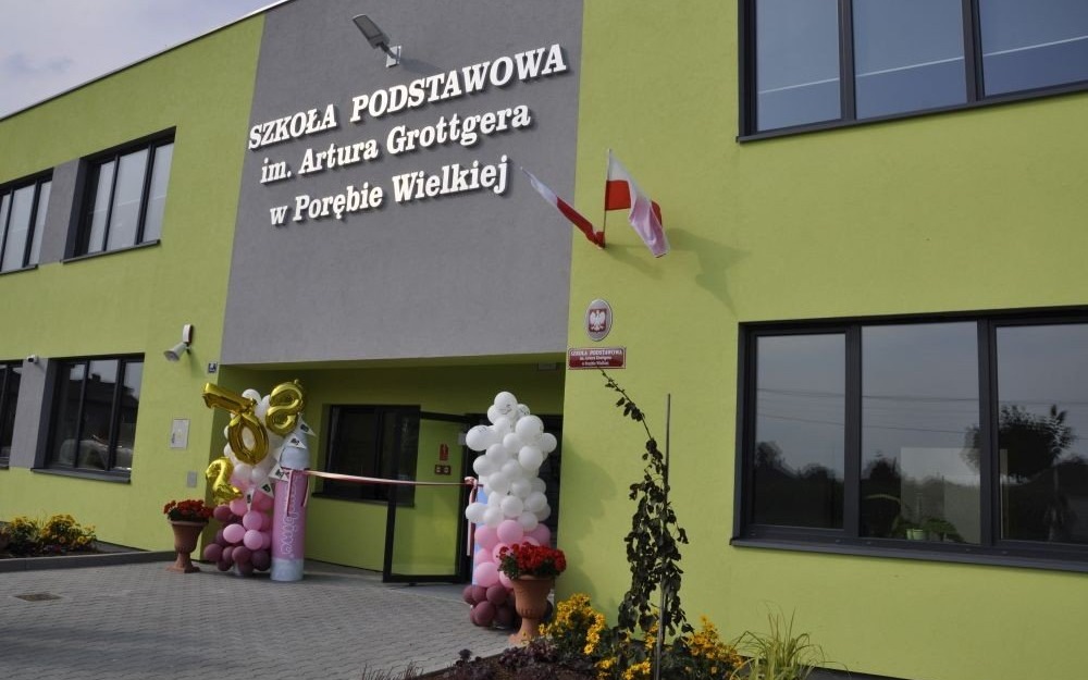 PORĘBA WIELKA. Szkoła podstawowa ma nową siedzibę