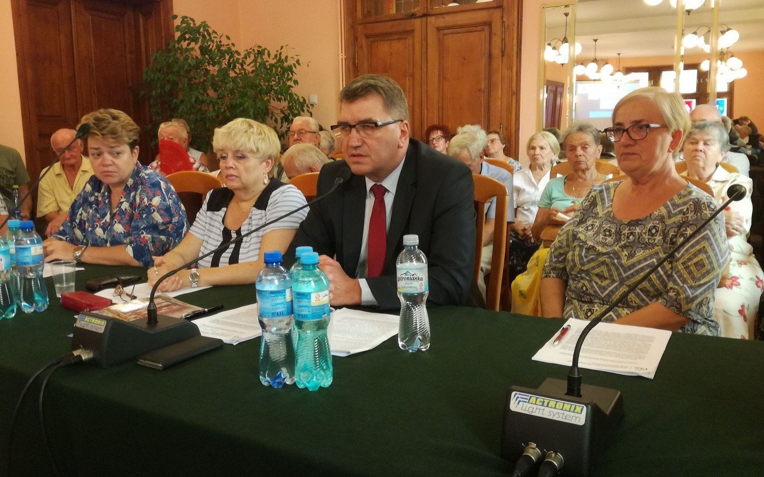 OŚWIĘCIM. Prezydent przegrał w sądzie. „Fik krzewił komunizm”