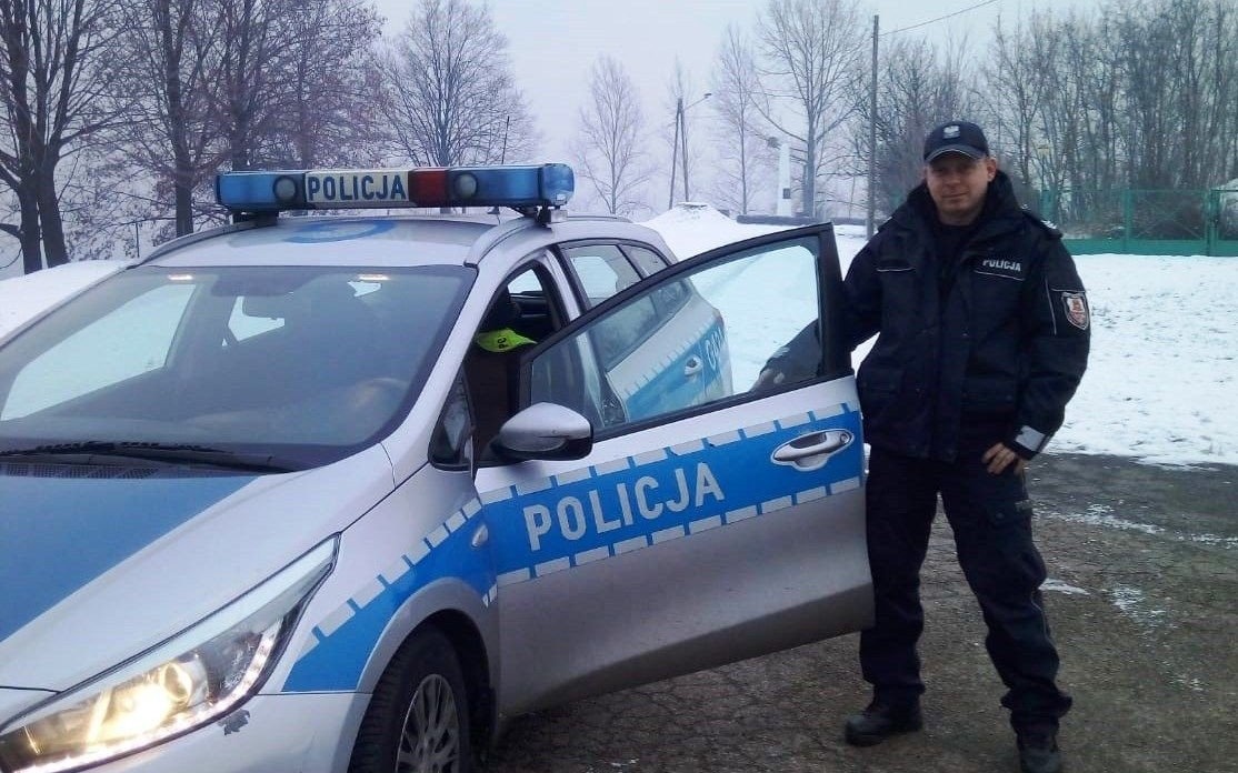 CHEŁMEK. Policjant uratował nieprzytomnego człowieka