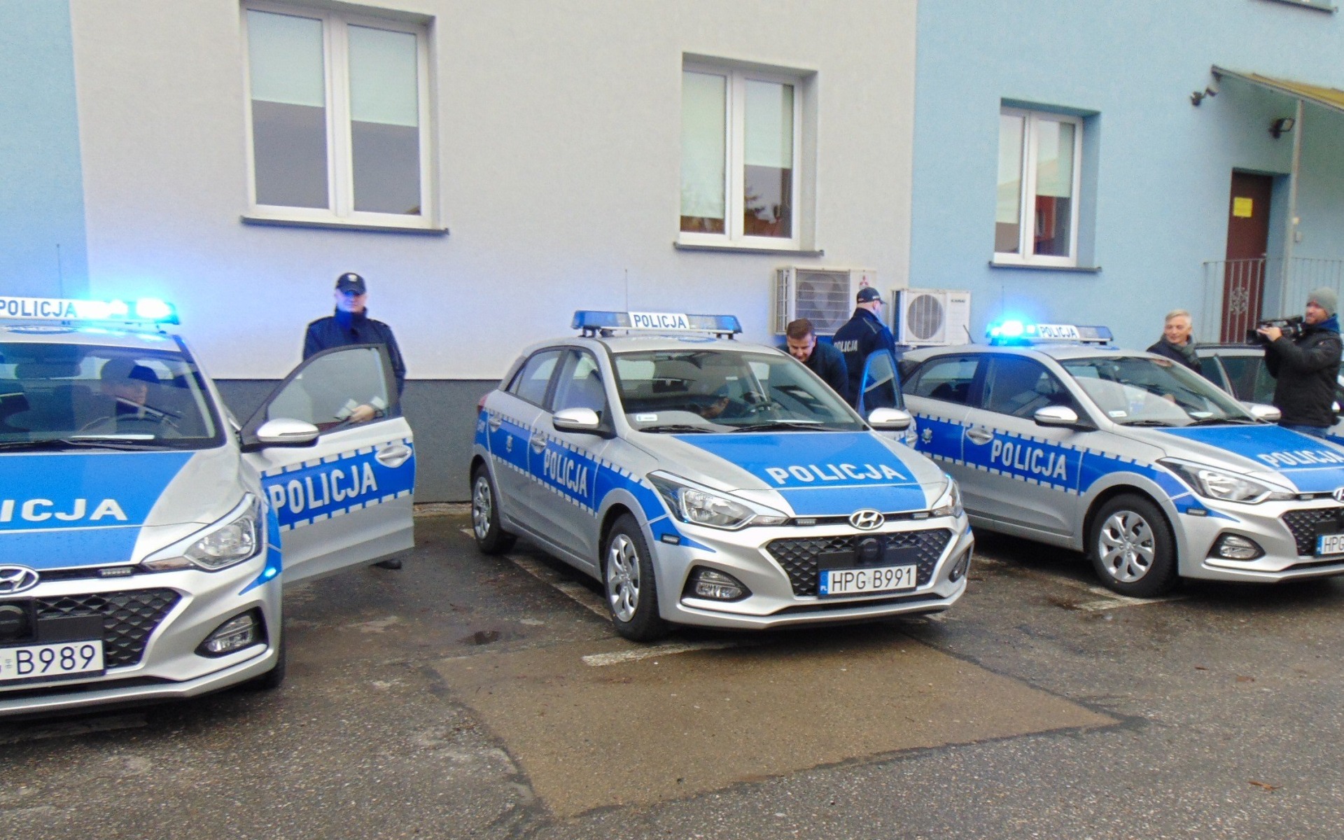 POWIAT. Policjanci z Oświęcimia, Brzeszcz i Chełmka otrzymali nowe radiowozy