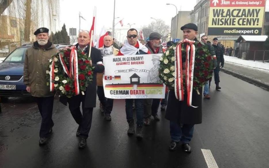 OŚWIĘCIM. Spalił kukłę Żyda, dziś pomaszerował do Auschwitz