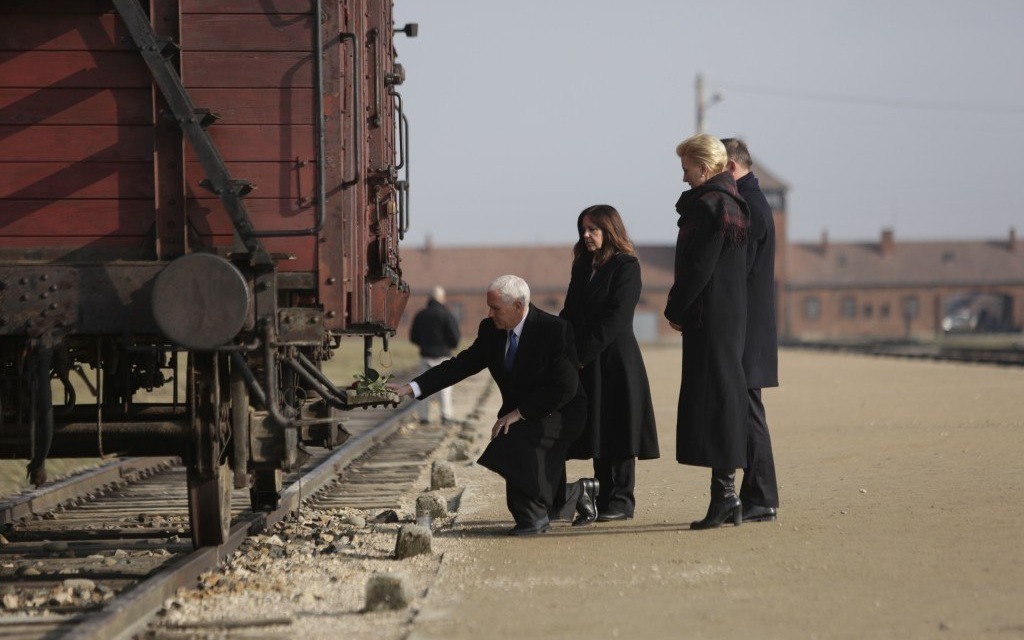 OŚWIĘCIM. Prezydenci Polski i USA zwiedzili Auschwitz
