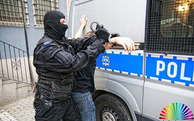 OŚWIĘCIM. Poszukiwany ukrywał się pod igliwiem