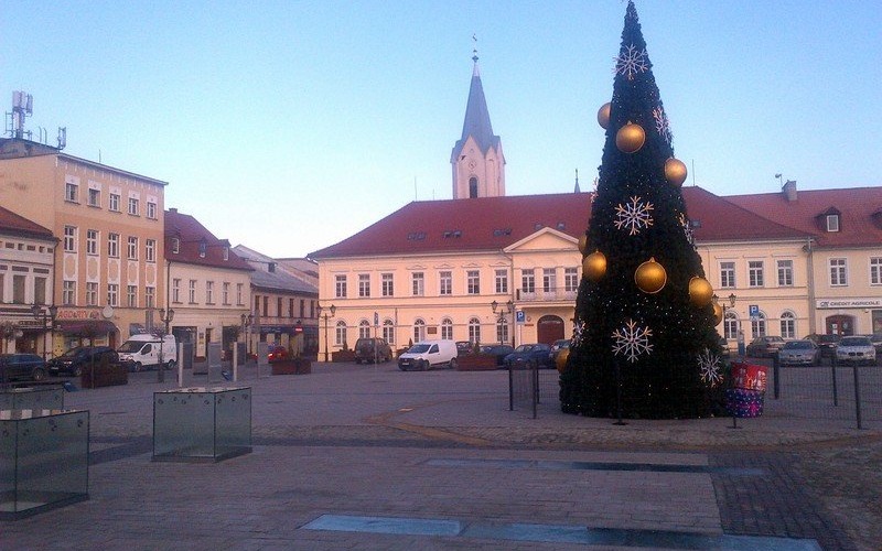 OŚWIĘCIM. Na Rynku Głównym stoi 10 metrowa choinka