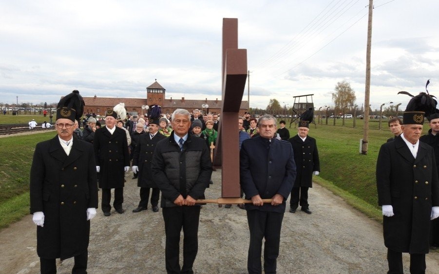 BRZEZINKA. Droga Krzyżowa za ofiary obozów i gułagów