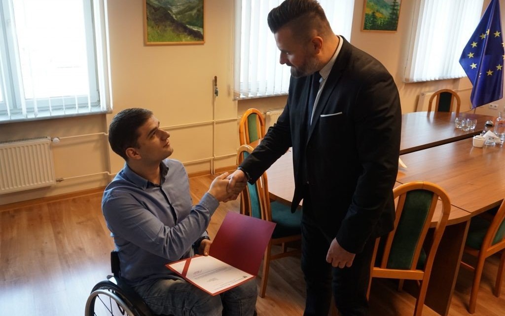 POWIAT. Pływak Kamil Hankus zdobył złoty medal