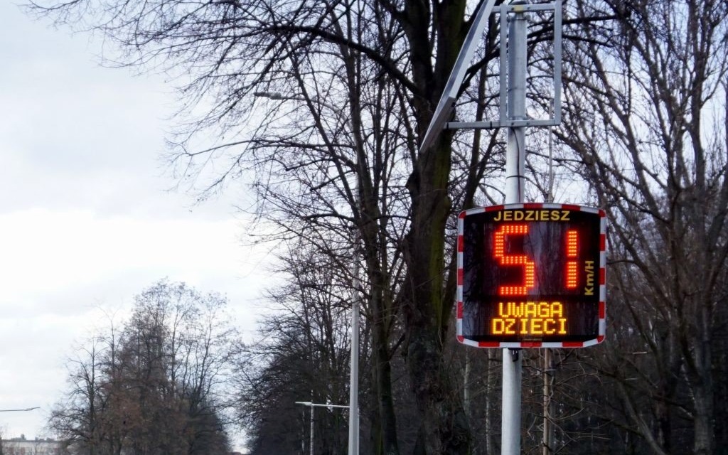 POWIAT. Wyświetlacze prędkości na ulicy Olszewskiego