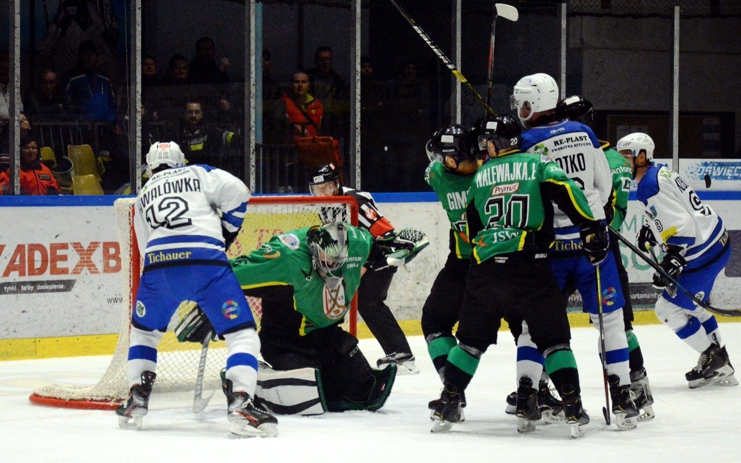 POWIAT. Imprezy masowe odwołane, mecze hokeja bez kibiców