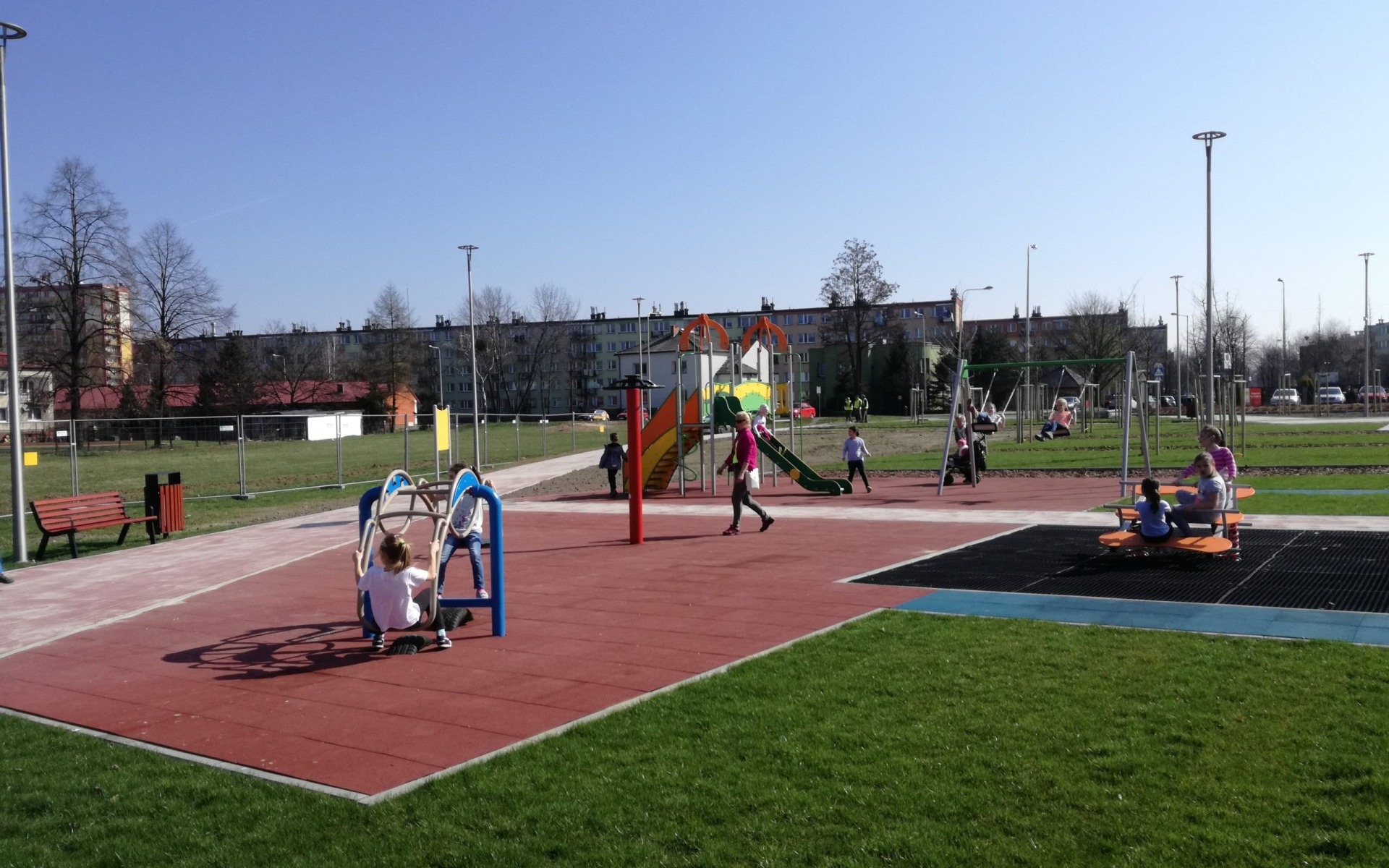 OŚWIĘCIM. Zakaz korzystania z placów zabaw