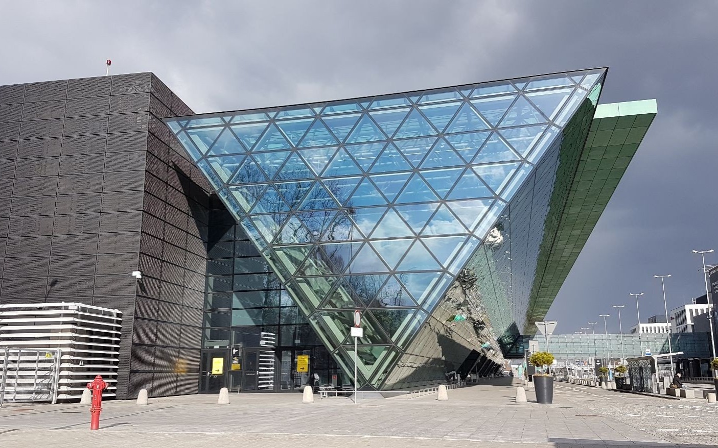 REGION. 58% spadek ruchu pasażerskiego w Kraków Airport