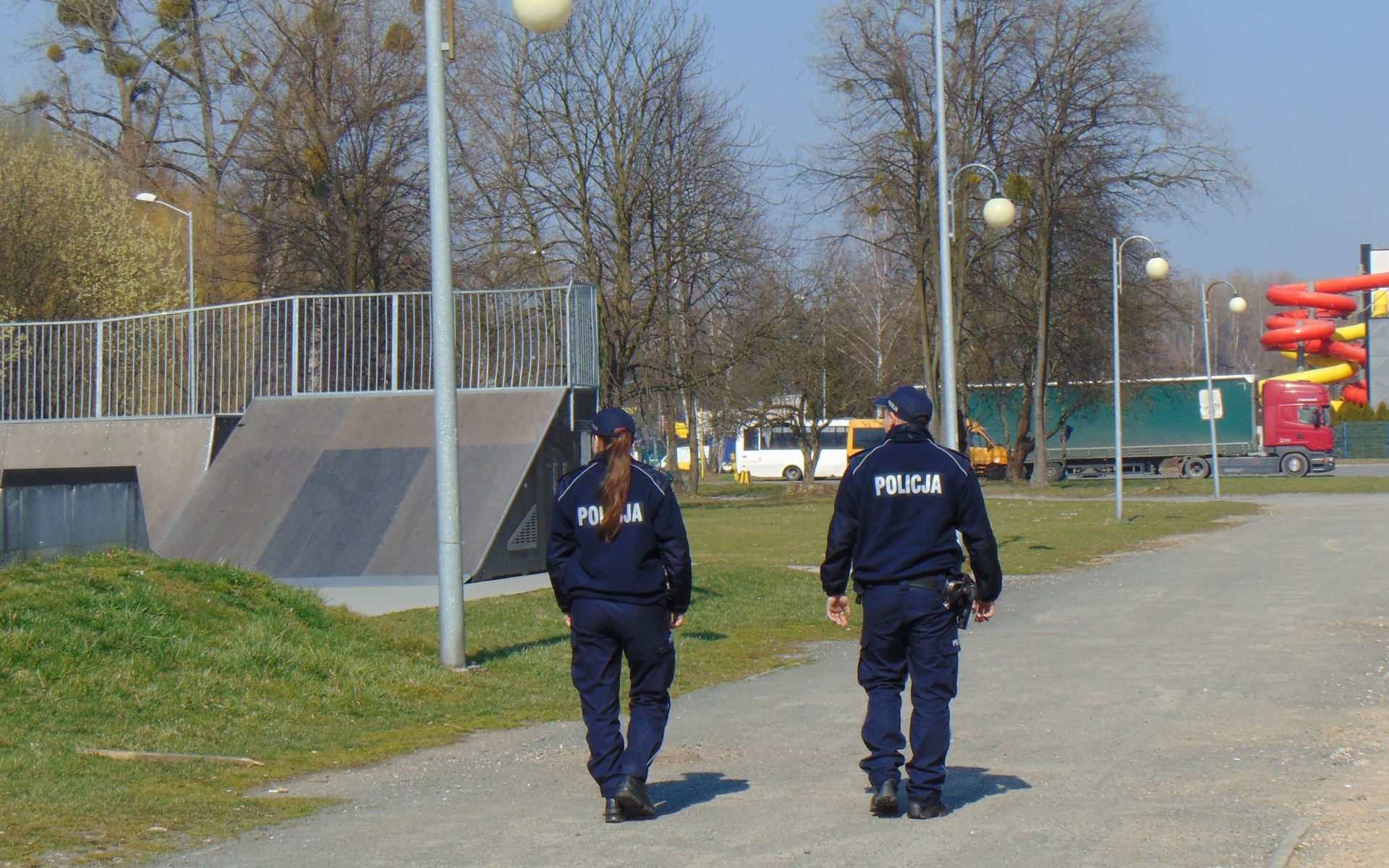 POWIAT. Młodzież złamała zakaz wychodzenia z domu bez opieki