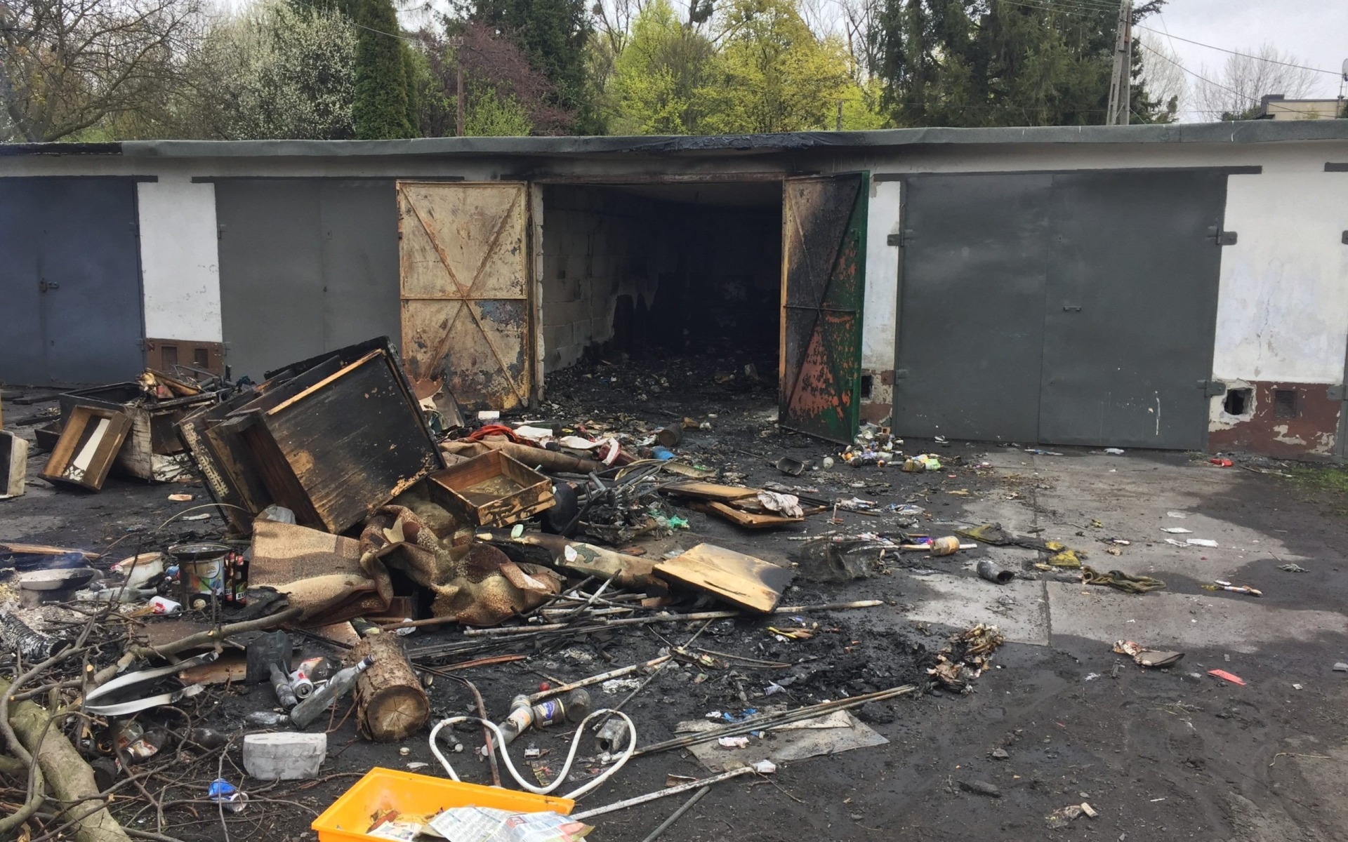 OŚWIĘCIM. Pali śmieci, spalił już swoją szopę, a dziś spalił swój garaż