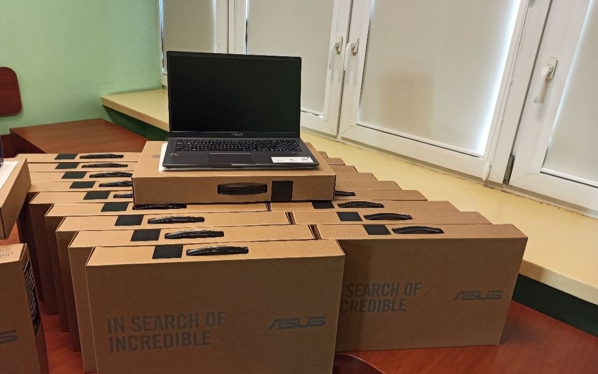 OŚWIĘCIM. 31 laptopów trafi do 9 szkół