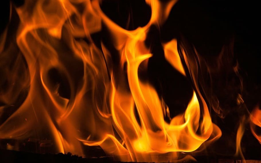 KĘTY. Wirtualne płomienie, realna interwencja straży pożarnej