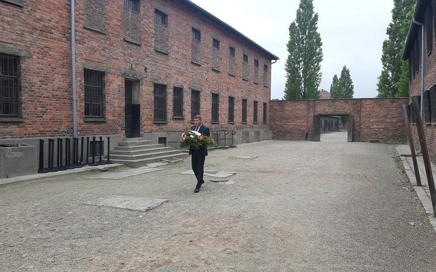 OŚWIĘCIM. Prezydent upamiętnił więźniów z pierwszego transportu do Auschwitz