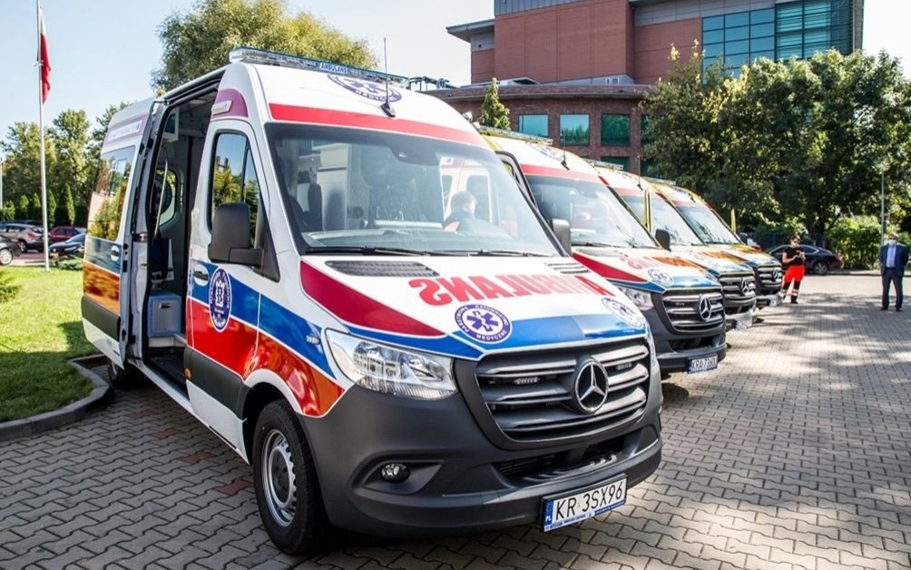 POWIAT. Kolejna karetka trafiła do szpitala w Oświęcimiu