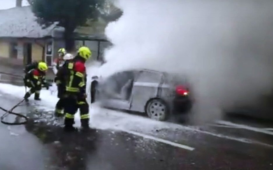 KĘTY. Wielki pech czyli zakaz prowadzenia i pożar auta