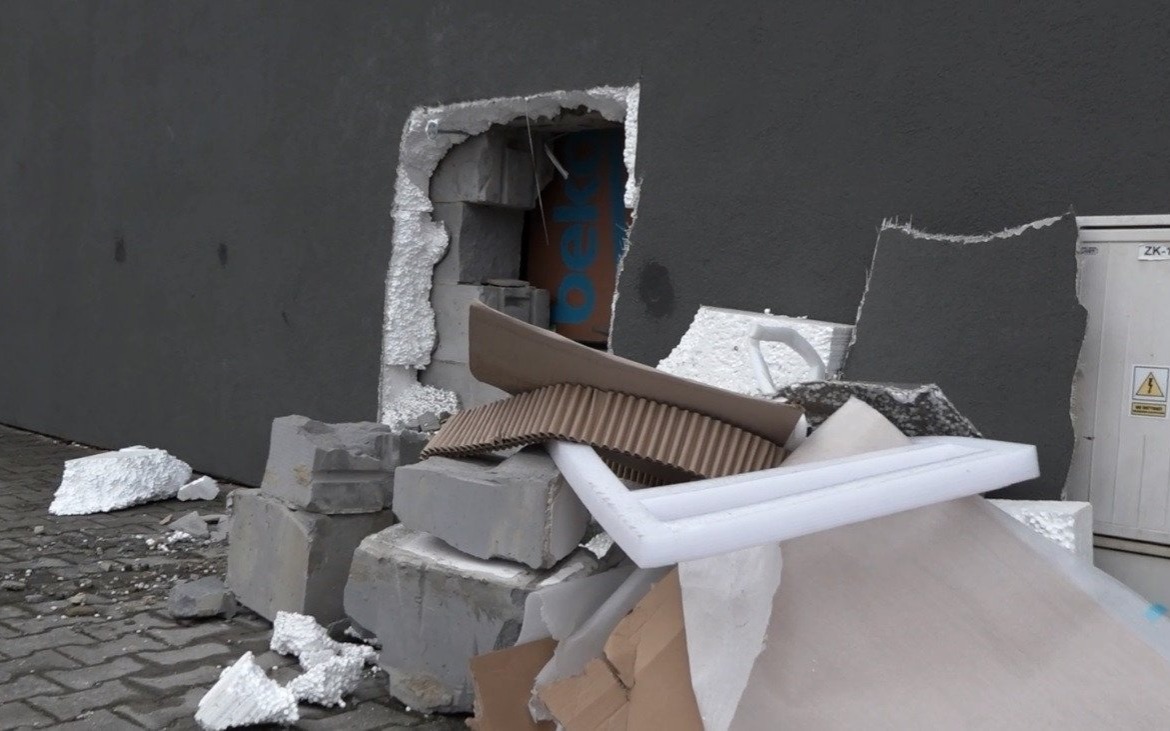 LIBIĄŻ. Nietypowe włamanie do marketu Media Expert