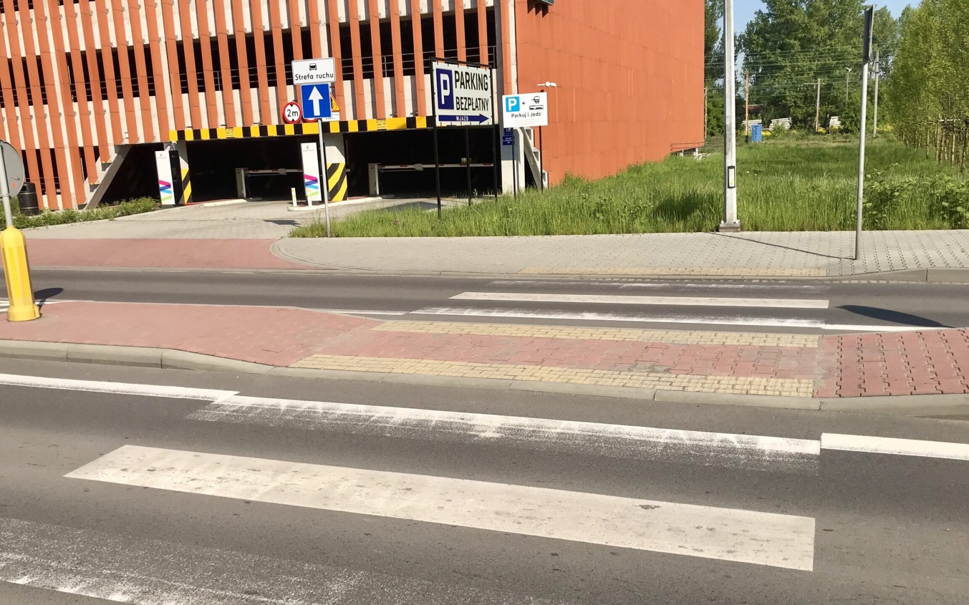 POWIAT. Uwaga kierowcy i piesi, od 1 czerwca zmiana przepisów