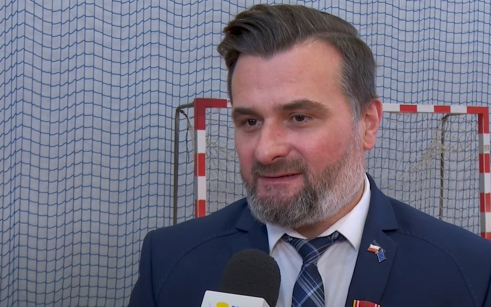 POWIAT. Mundur zobowiązuje. Ślubowanie klas wojskowych w „Chemiku”