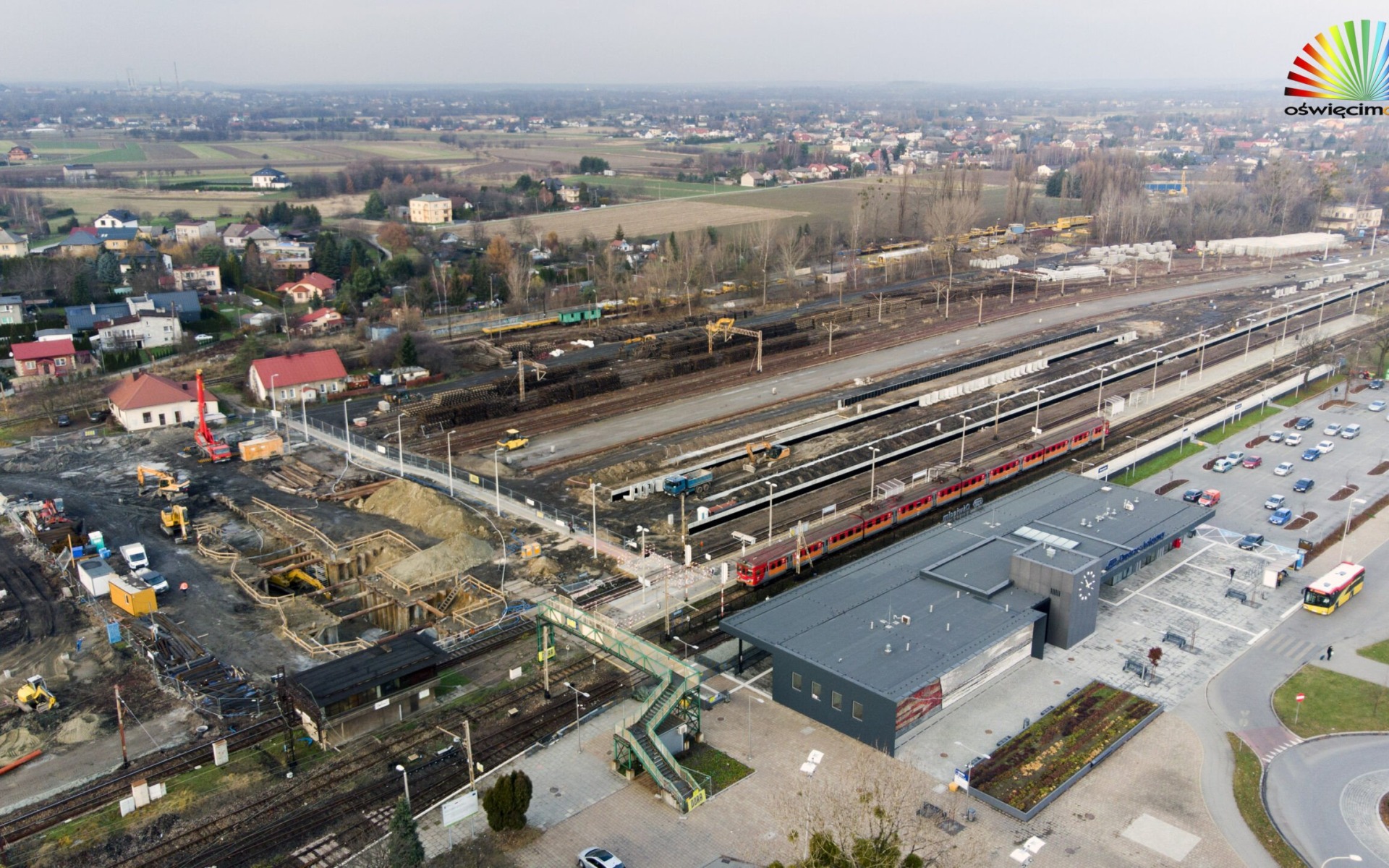 OŚWIĘCIM. Trwa budowa nowych peronów i przejścia podziemnego