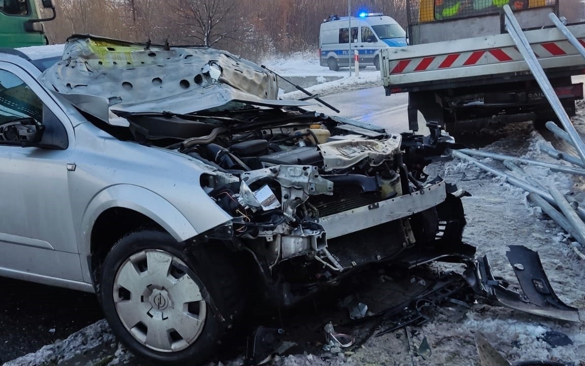 POWIAT. Najechał na tył samochodu