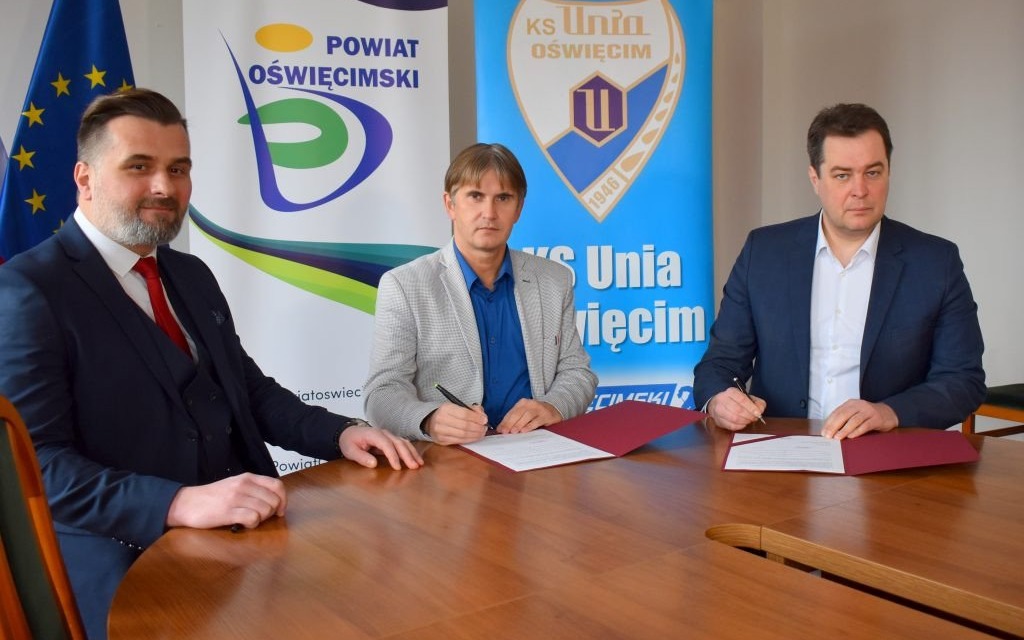 POWIAT. Wsparcie dla „biało-niebieskich”. Celem mistrzostwo Polski w hokeju