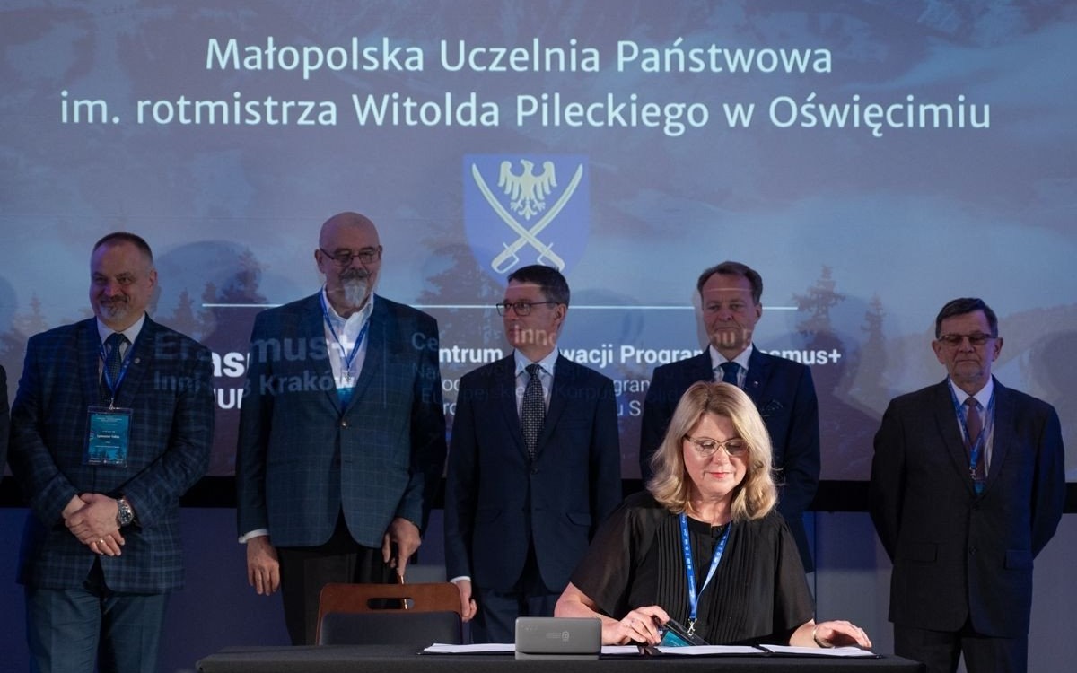 POWIAT. Oświęcismka uczelnia wspiera innowacje poprzez Program Erasmus+