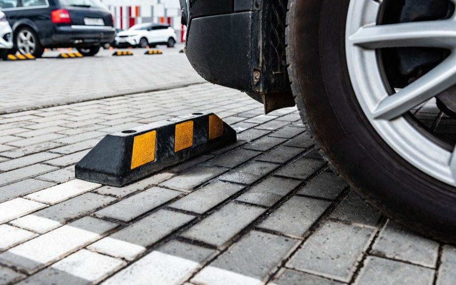 Kiedy ograniczniki skrajni są niezbędne? Sprawdź!