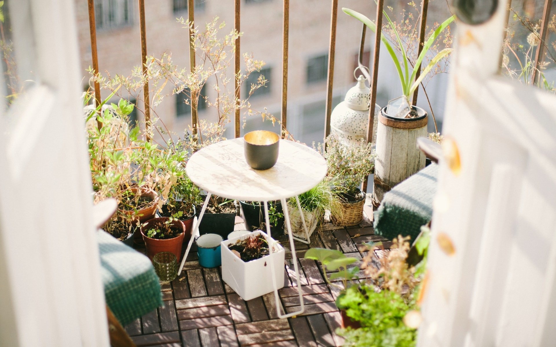 Jak urządzić mały balkon w bloku?