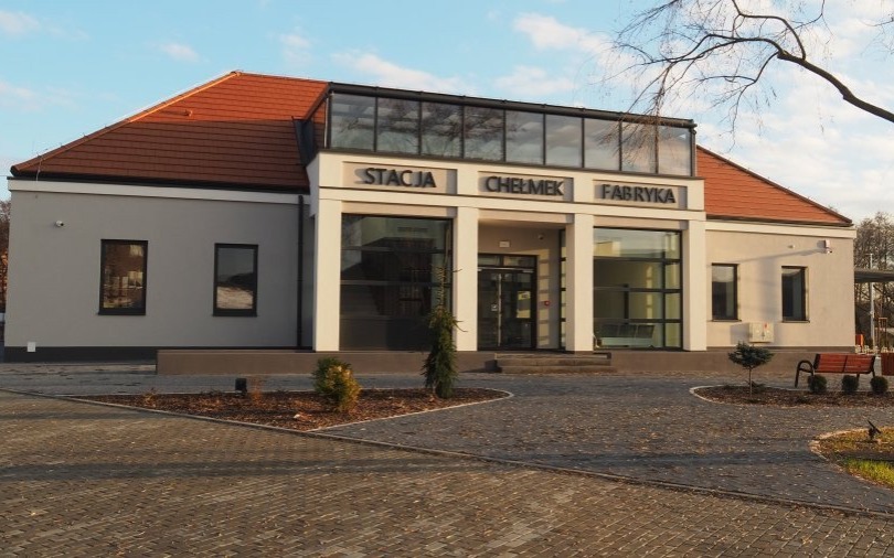 CHEŁMEK. Zrewitalizowany dworzec kolejowy „Chełmek Fabryka” lśni