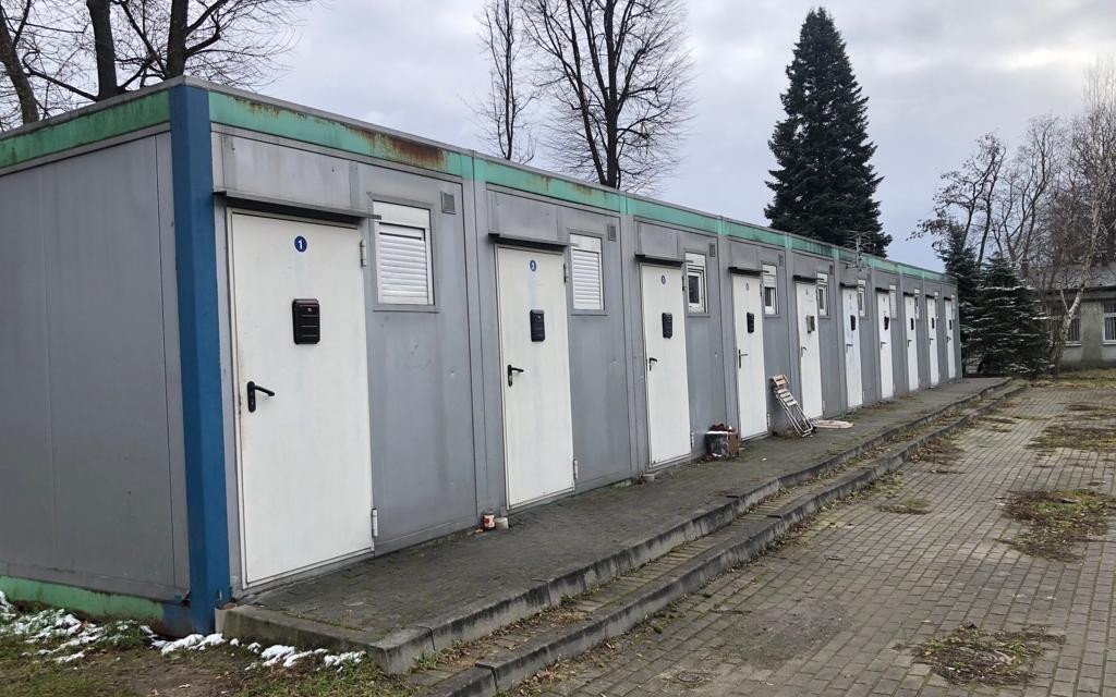 PUBLICYSTYKA. Ogromne i coraz dłuższe kolejki na mieszkanie. Prezydent Chwierut ma rozwiązanie