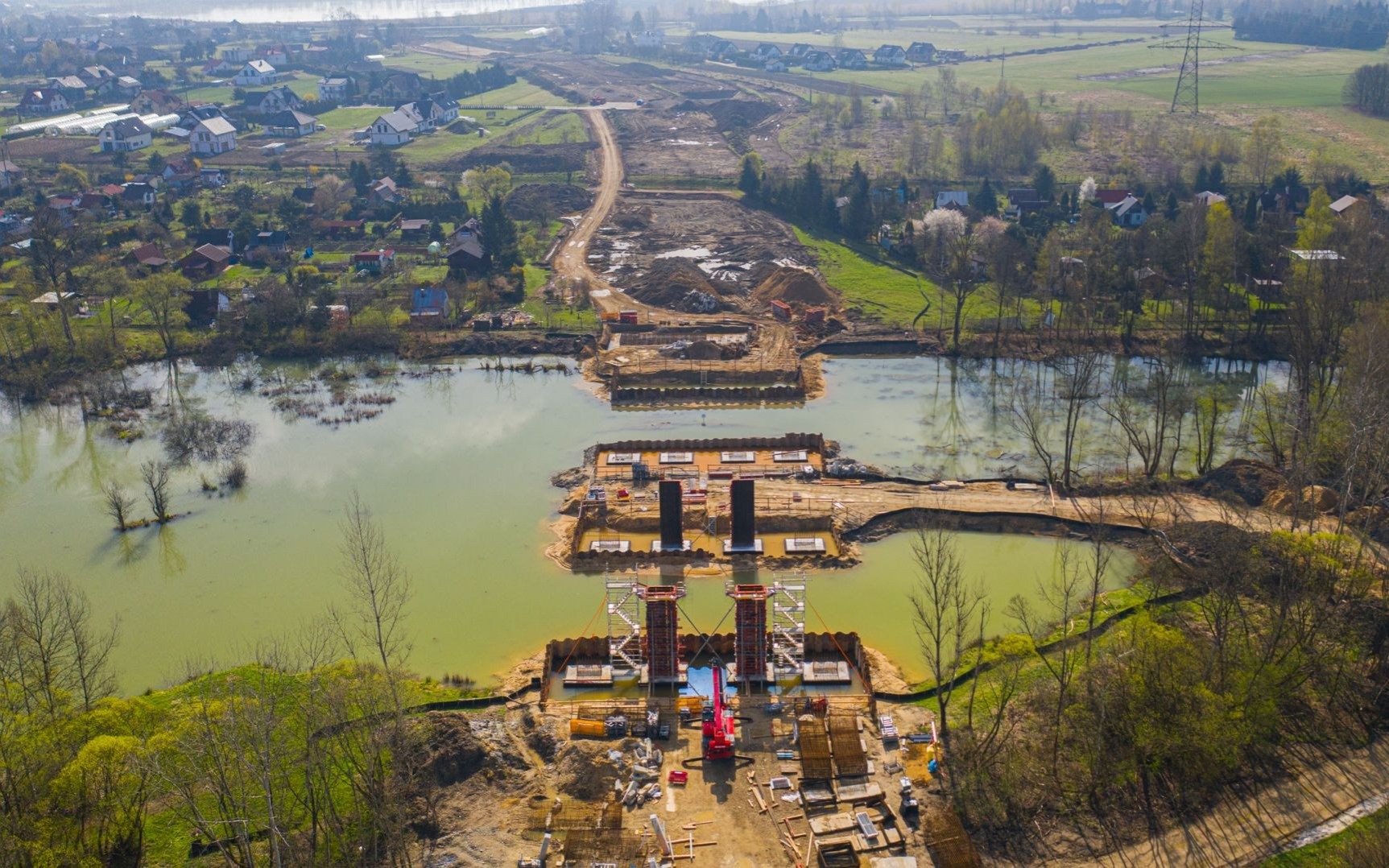 OŚWIĘCIM. Kwietniowy przelot dronem nad budową nowej obwodnicy Oświęcimia do drogi S1