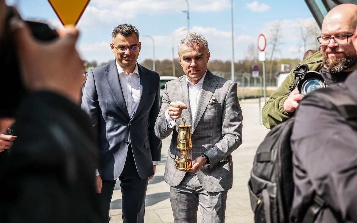 OŚWIĘCIM. Olimpijski Ogień Pokoju przyleciał do Krakowa