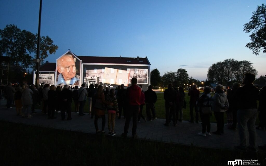 OŚWIĘCIM. Dwa tysiące osób odwiedziło Muzeum Pamięci w jedną noc