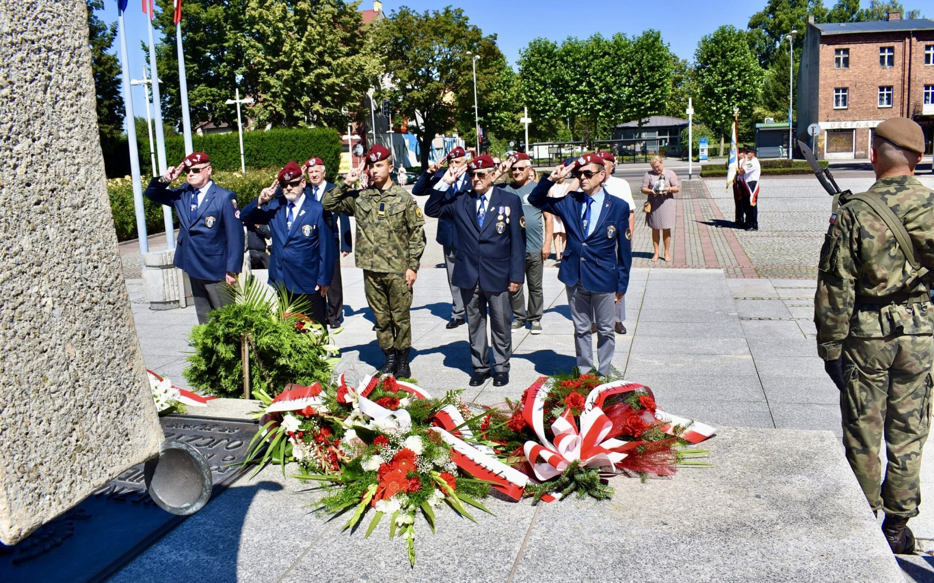 OŚWIĘCIM. W uroczystościach przed Grobem Nieznanego Żołnierza delegacje złożyły kwiaty