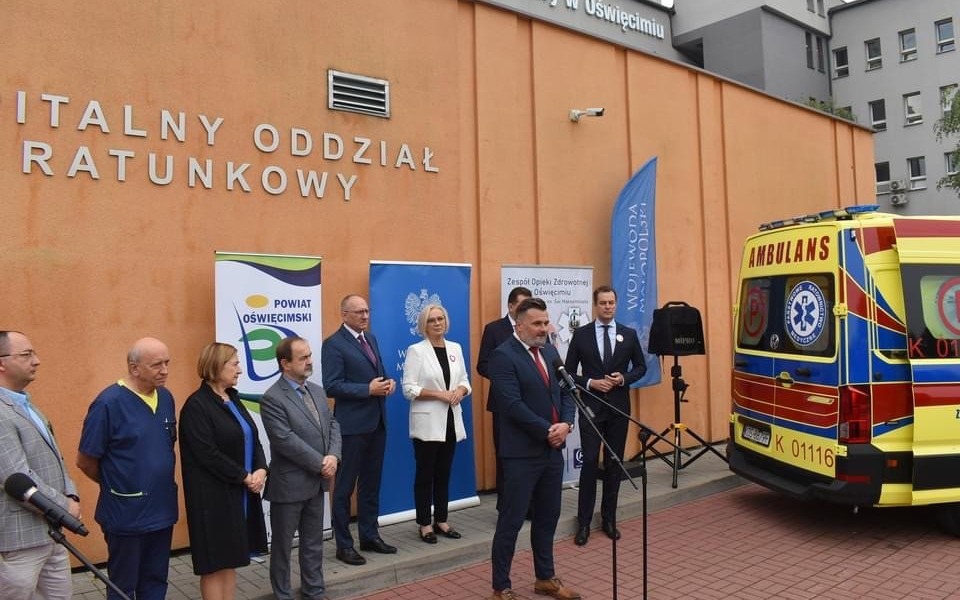 OŚWIĘCIM. Nowa karetka dla szpitali powiatowego z rządowym wsparciem